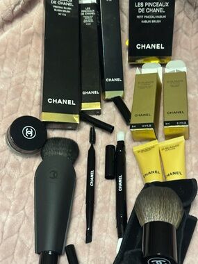 CHANEL Makeup Brushes New in boxes and new mirror.